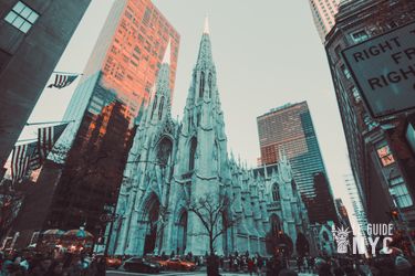 Cathédrale St Patrick face au Rockfeller Center
