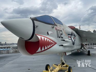 VOUGHT (F8U) F-8K CRUSADER - Intrepid Sea, Air & Space Museum. 