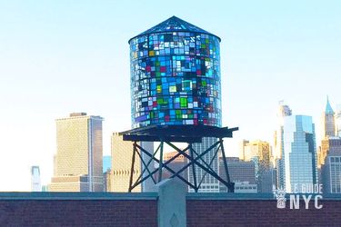 Water Tower colorée par Tom Fruin