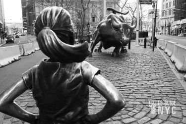 Fearless Girl face au Charging Bull 