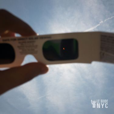 Toujours porter des lunettes avec filtre spécifique pour observer le soleil.