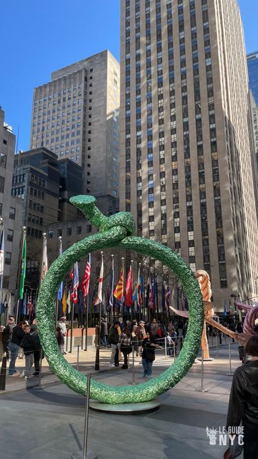 Trois sculptures de John Chamberlain exposées au Rockefeller Center