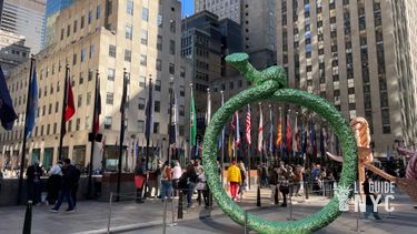 Trois sculptures de John Chamberlain exposées au Rockefeller Center