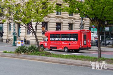 Les bus rouges Downtown Connection. Photo © Mathieu LESNIAK