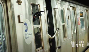 Pourquoi les conducteurs de métro pointent-ils du doigts en entrant dans la station ?