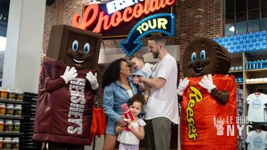 Prenez la pose avec les mascottes Hershey's - Crédit Photo : The Hershey Compagny