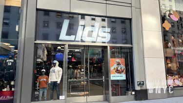 Devanture du magasin Lids de Times Square