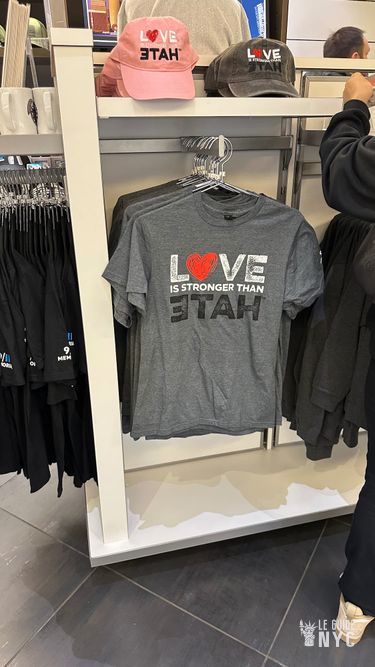Les tshirts "souvenirs" de la boutique du musée du 11 septembre