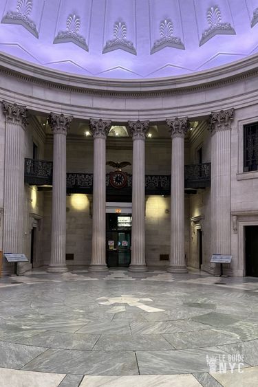 Sous l'imposante coupole du Federal Hall