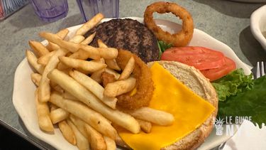 Le menu enfant, qui rassasie m&ecirc;me les adultes les plus affam&eacute;s