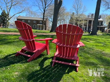 On ne r&eacute;siste pas aux fauteuils Adirondack, embl&egrave;me de l'American Way of Life