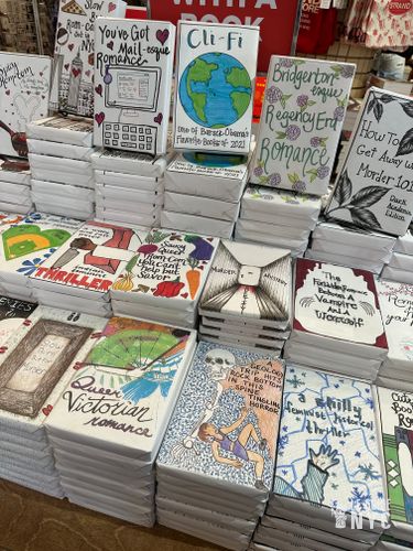 Vous êtes joueurs ? Tentez les livres mystères ! Juste un thème, sans savoir de quel livre il s'agit. 