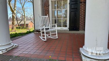 Vous avez toujours r&ecirc;v&eacute; de vous balancer sous le porche d'une maison coloniale.&nbsp;&Agrave; New York, tout est possible !&nbsp;