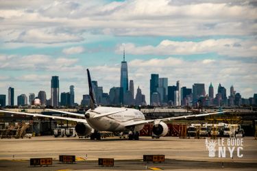 A&eacute;roport de Newark, avec Manhattan en fond.