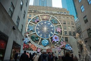 Saks Fifth Avenue Holiday Light Show